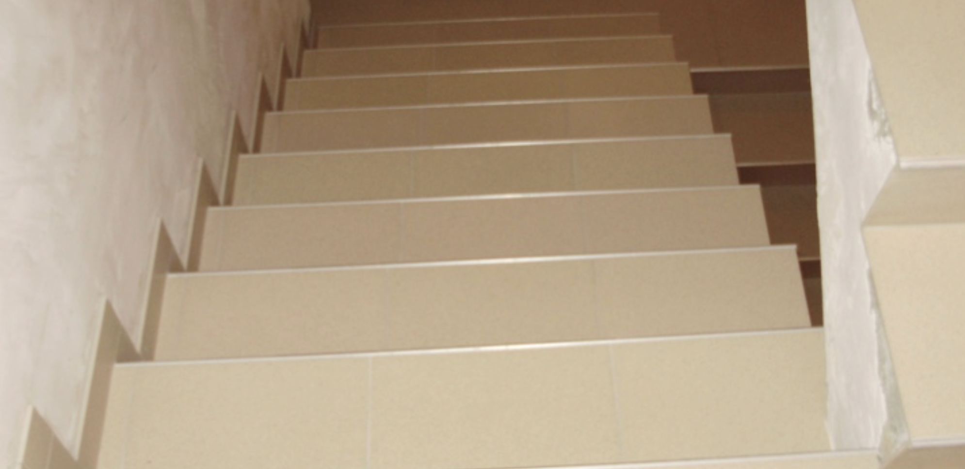 Stubište - svijetle pločice